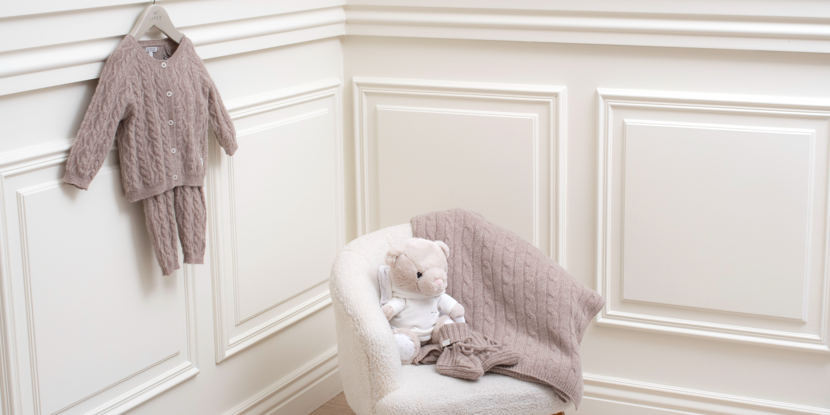 Baby knitted set and blanket
