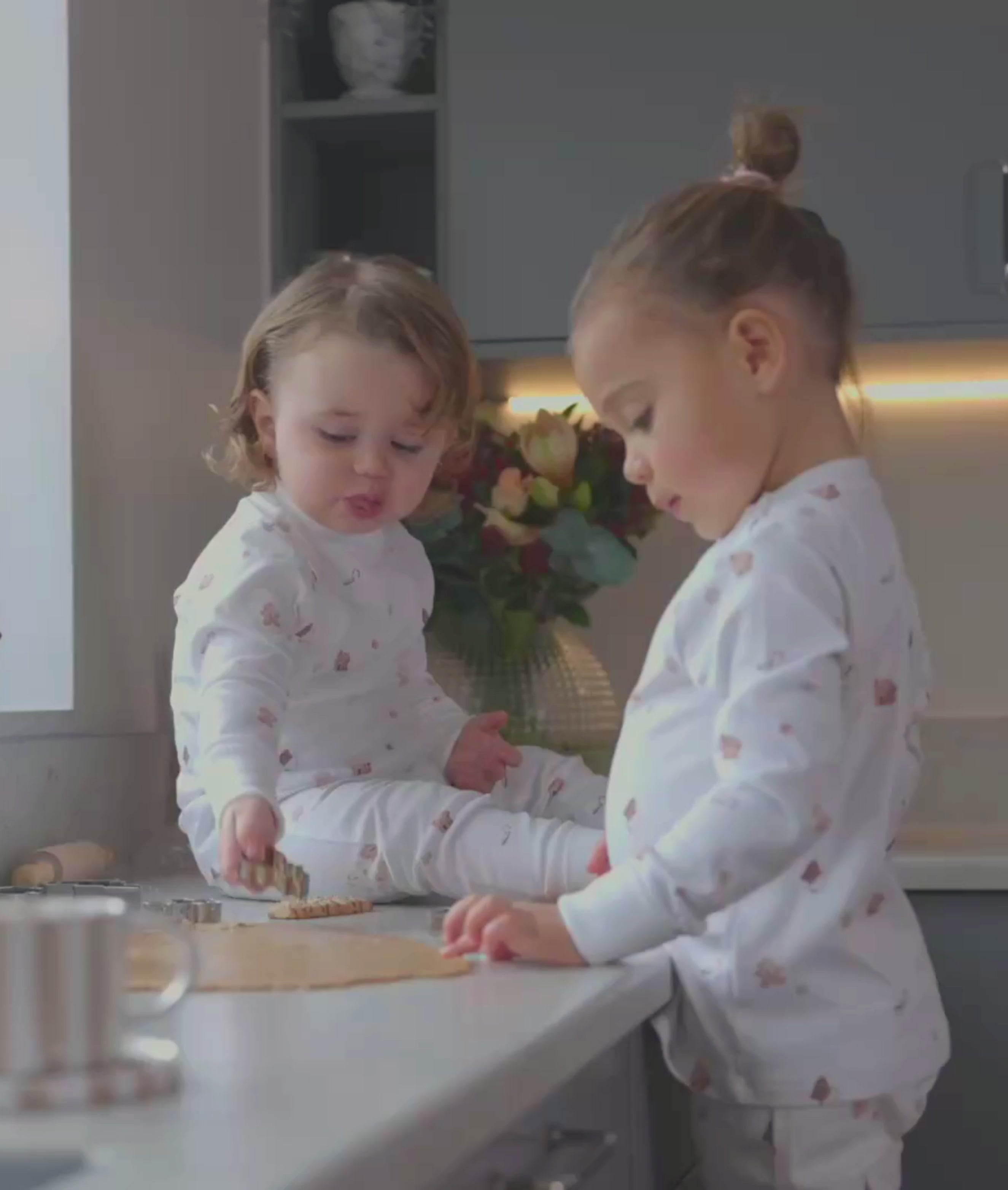 Baking Gingerbreads 2 Piece Set